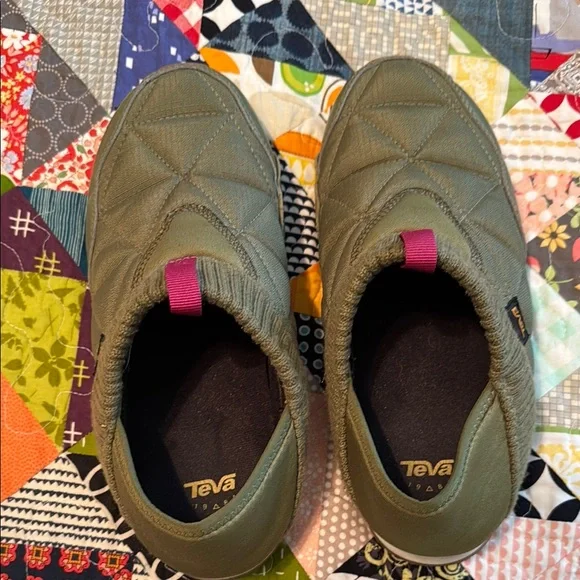 Teva Green Quilted Slip-Ons with Magenta Pulls - Picture 2 of 4